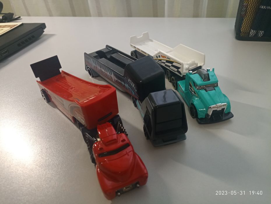 продам грузовики хот вилс