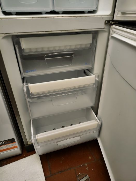 Frigorífico Indesit usado