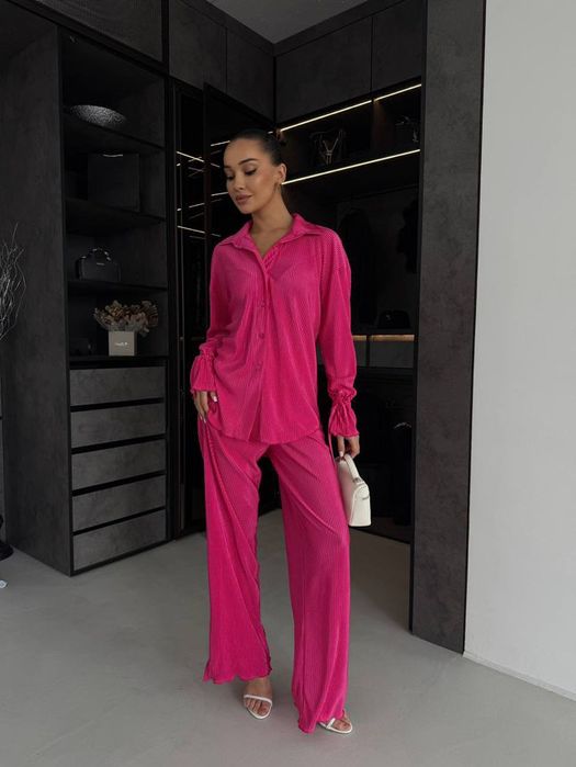 Костюм святковий так і на кожен день малиновий 46-48 розмір