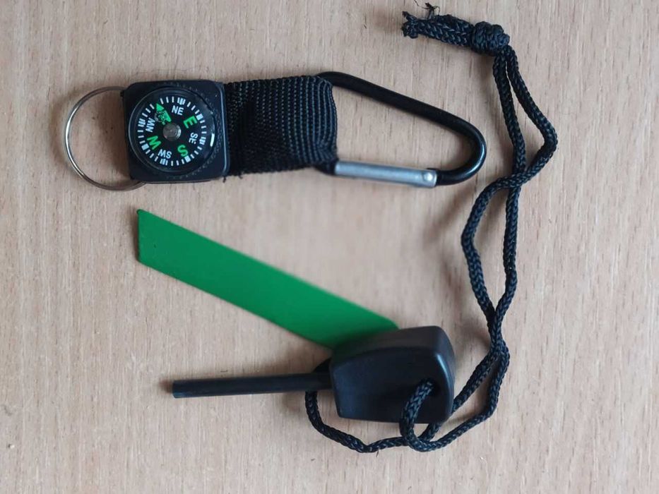 Подарок-сувенир мужчине брелок+огниво+компас+карабин