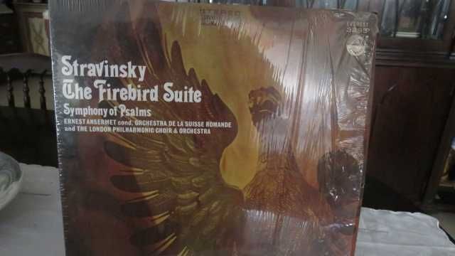 Vendo  DVDs ,   CDs e um disco Vinil