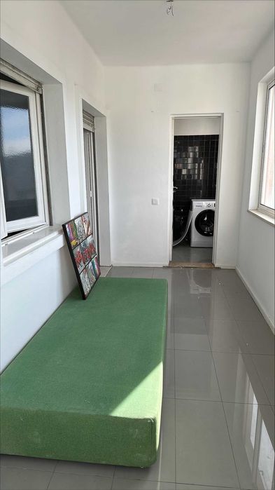 Arrenda-se apartamento c/3 quartos e 2 casas de banho no 2ºandar-RJAF