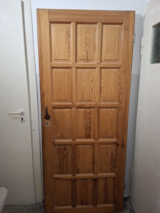 Drewniane drzwi lita sosna solidne w dobrym stanie
