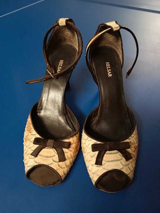 Sandálias salto alto