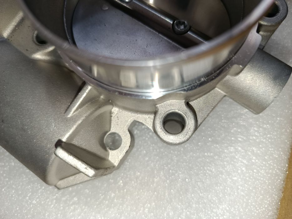 Дросельна заслінка на каптіву Шевроле 2,4 бензин