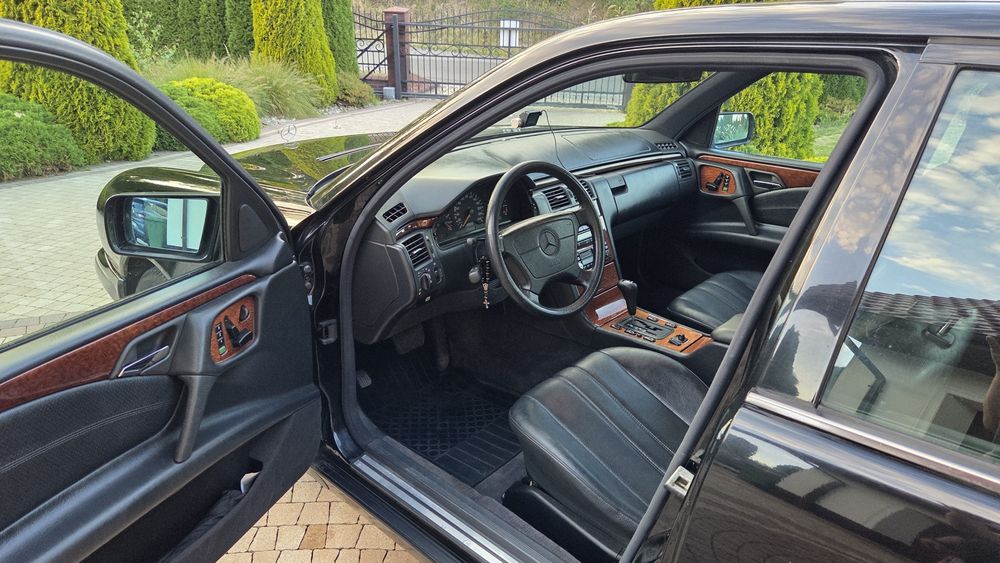 Mercedes-Benz E-Klasa W210 "Okular"