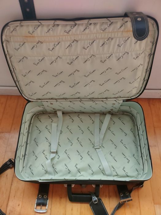 Mala de viagem da Pierre Cardin.