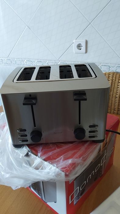 Torradeira NOVA com 4 entradas