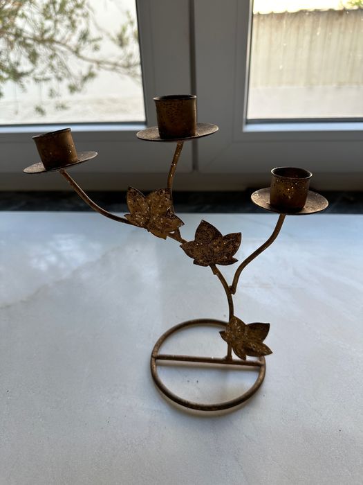 Castiçal metal dourado