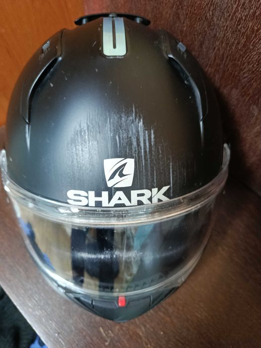 Шлем для мотоцикла/скутера, Б/У, с надписью SHARK (Акула).