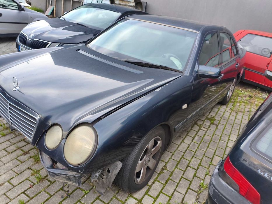 Mercedes-Benz E 220