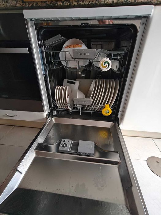 Máquina de lavar loiça Samsung com garantia, 6 meses de uso