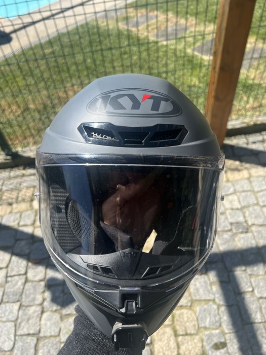 Capacete KYT cinzento