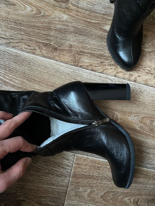 Зимові шкіряні жіночі чоботи 37/38 розмір