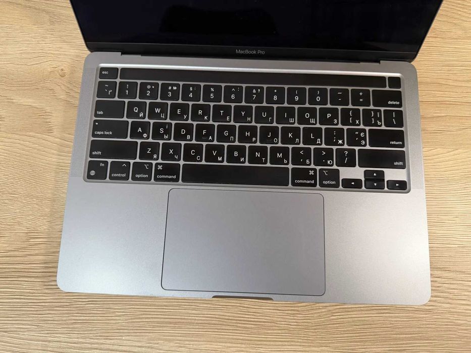 MacBook Pro 13" M2 2022, 8 GB, 256 GB, з UA гравіруванням (в Польщі)