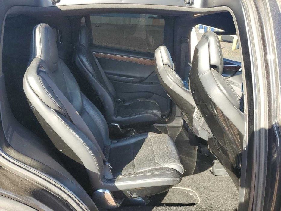 TESLA MODEL X P90D Performance