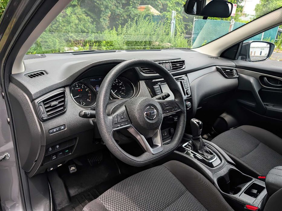 Nissan Rogue Sport      2021