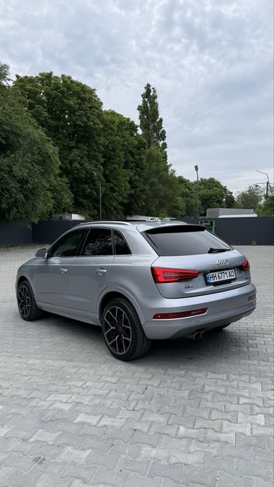 Продам Audi Q3 quattro (автомат !)