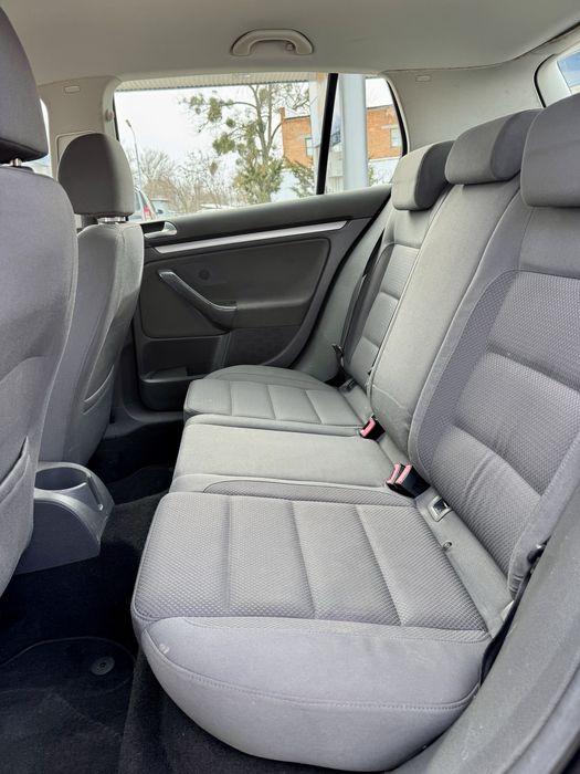 Volkswagen Golf V 2006 1.6MPI бензин