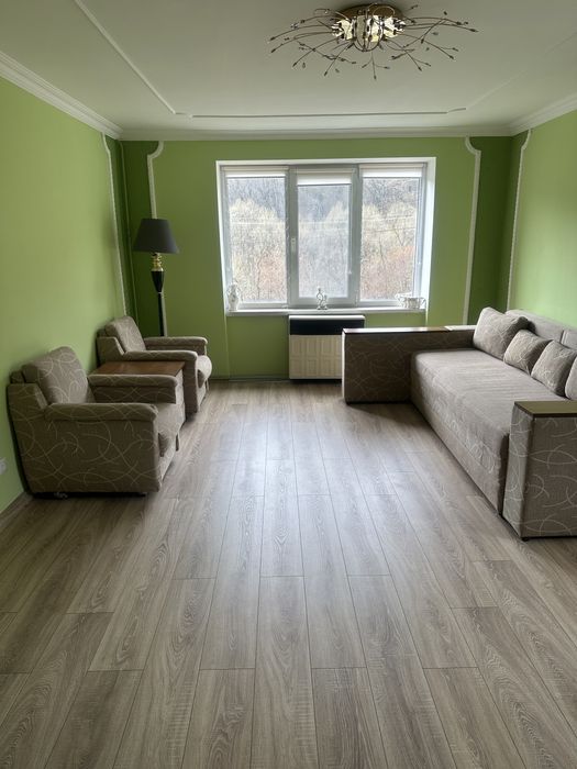 Продається  трикімнатна квартира в Підполоззі