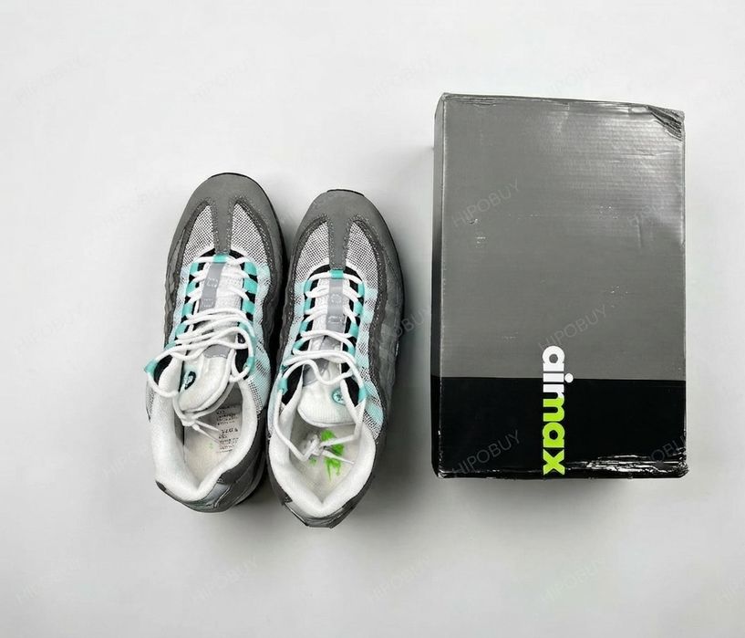 Nike Air Max 95 Cinza/Branco com detalhes Tiffany – Novo na Caixa