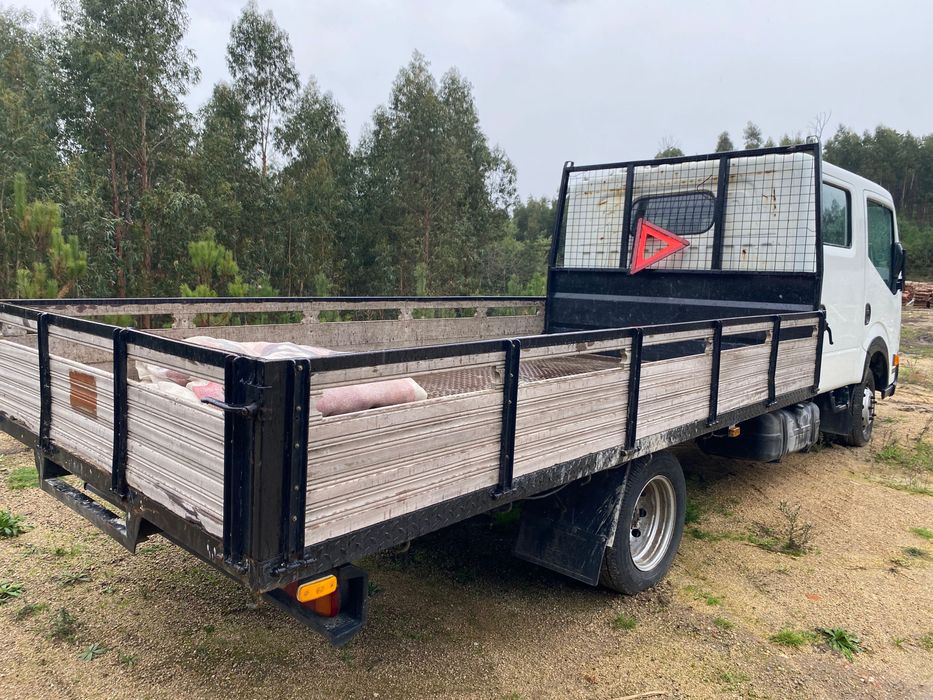 Nissan Cabstar avariada