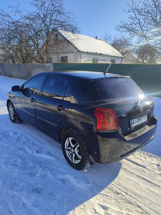 Продам тойота корола е12 1, 6 бензин 2005