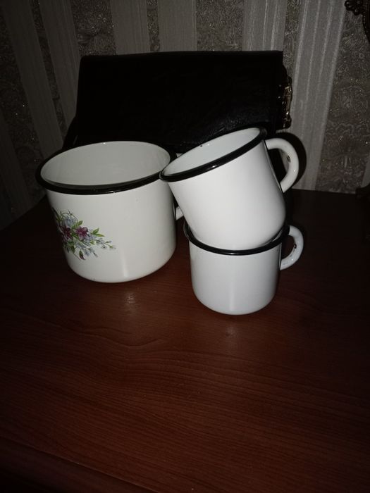 Посуда эмалированная(кружки,салатники).