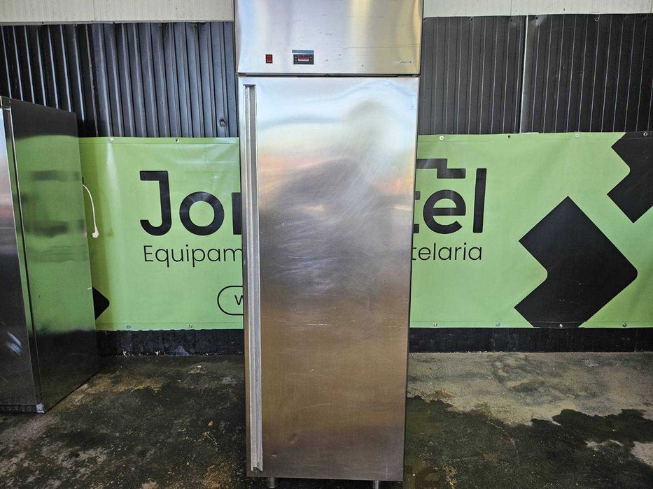 Amassadeiras, bancadas, fornos... Tudo para pizzaria
