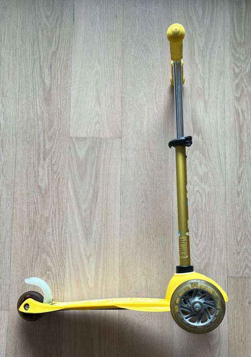 Micro - Mini Hulajnoga Deluxe Led - żółta