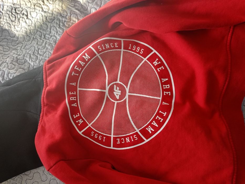 Bluza chłopięca 4f rozm. 134 do wymiany zamek