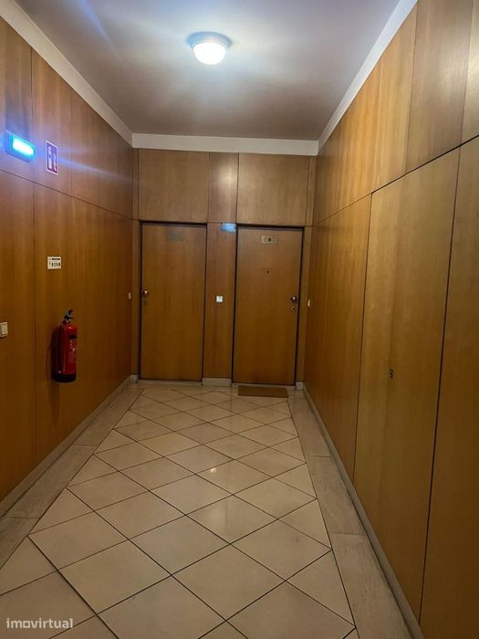 Escritório em Matosinhos com garagem e porteiro