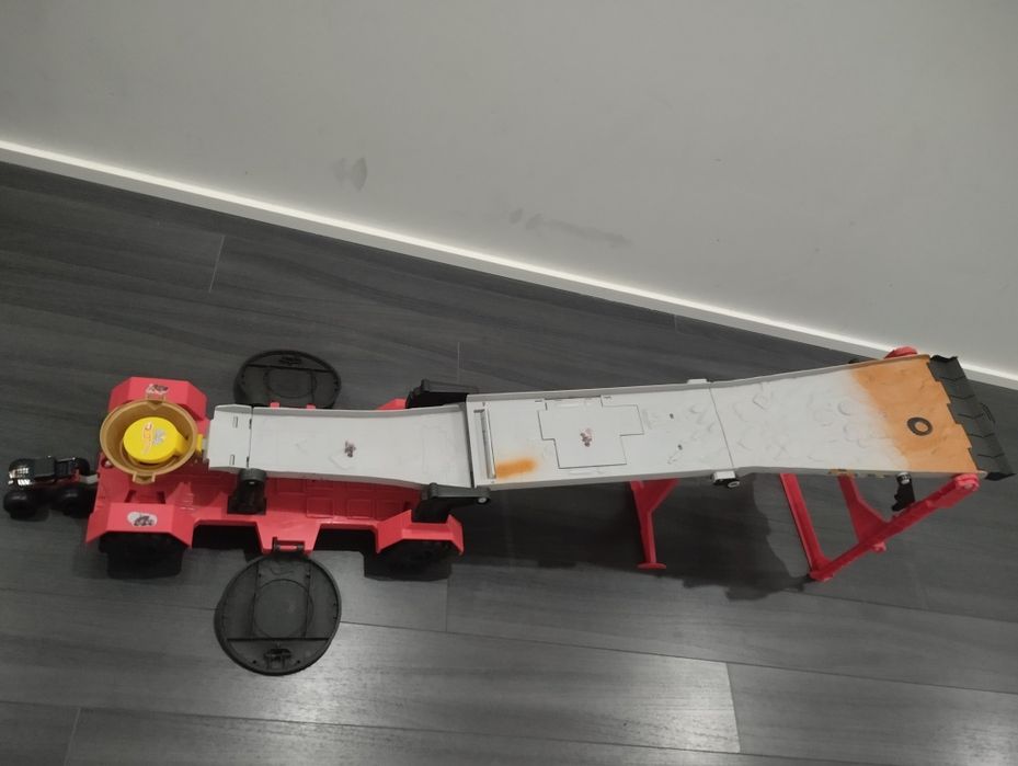 Pista hot Wells/camião Monster Truck