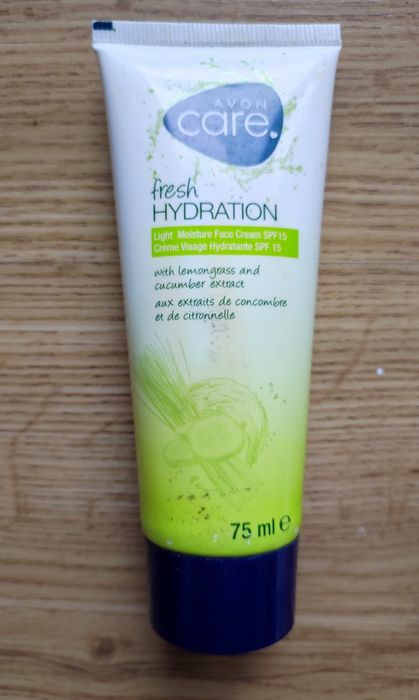 Krem do twarzy firmy Avon.