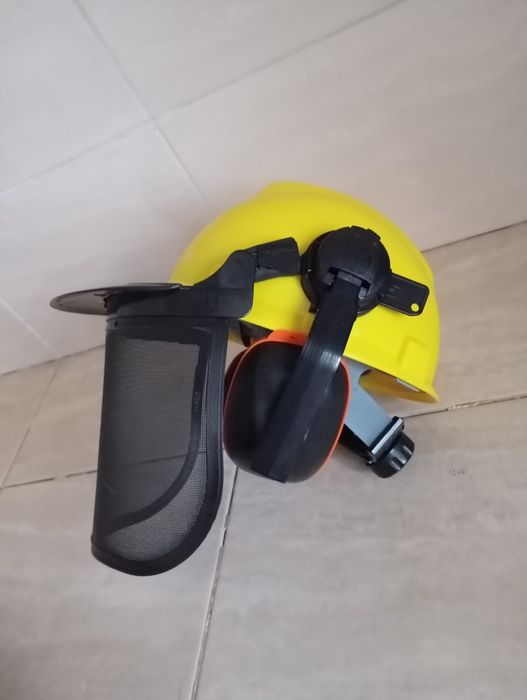 Захисна казка з навушниками та захистом для очей