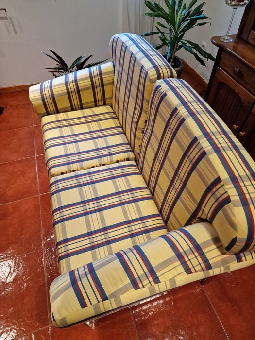 Sofá de 2 lugares com cama