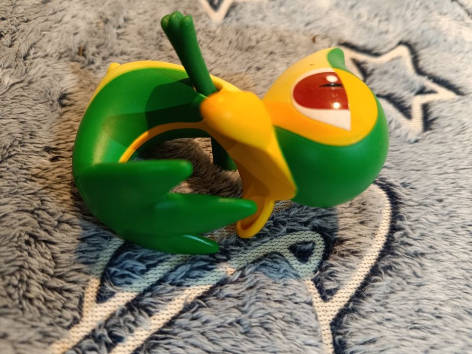 Pokémon Snivy Happy Meal McDonald's