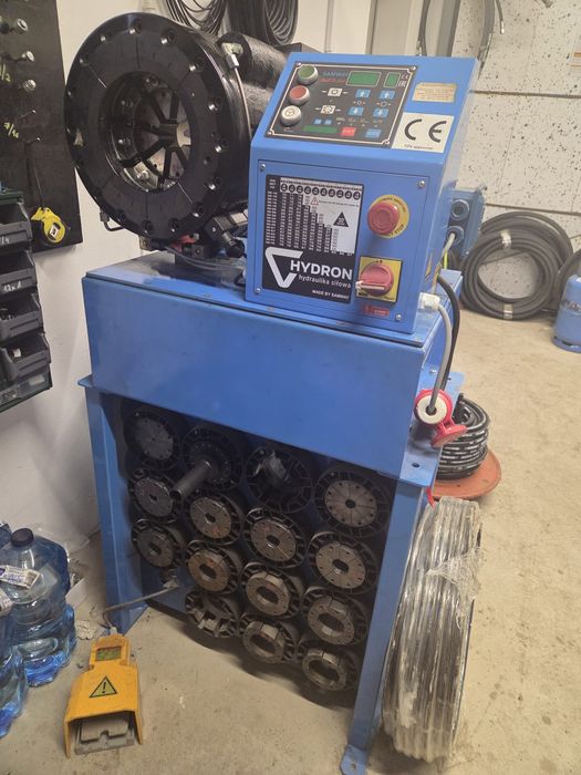 Zakówarka do węży hydraulicznych