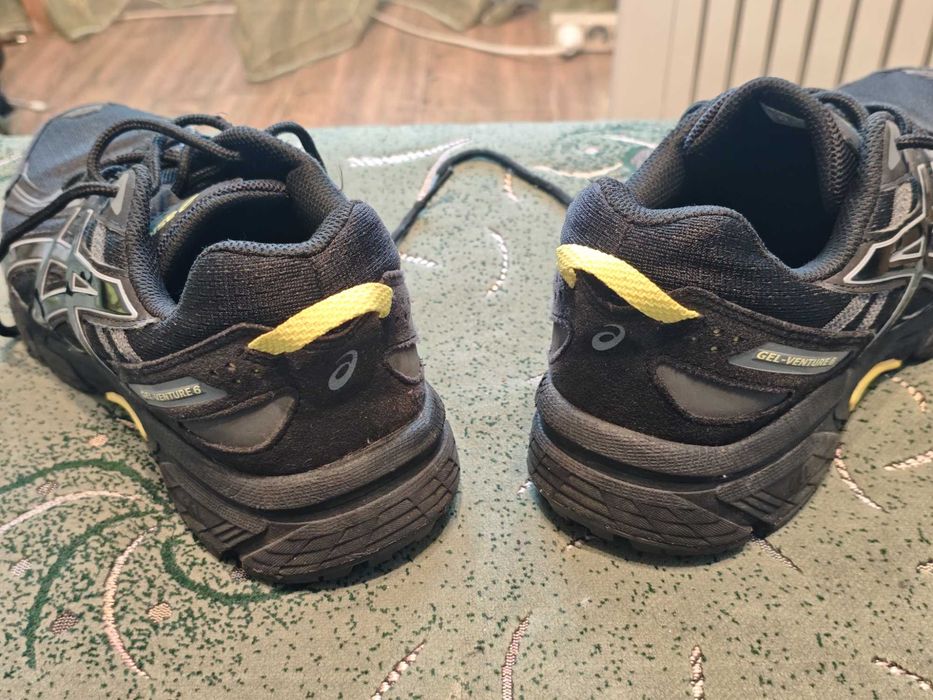 Кроссовки Asics Gel  (оригинал) фирменные размер -44 стелька- 28см.