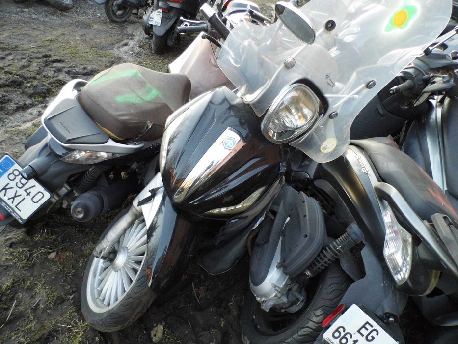PIAGGIO BEVERLY 125 IE silnik częsci lagi lampa czasza kokpit błotnik