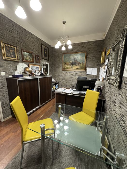 Wyposażenie biura biurko szafka