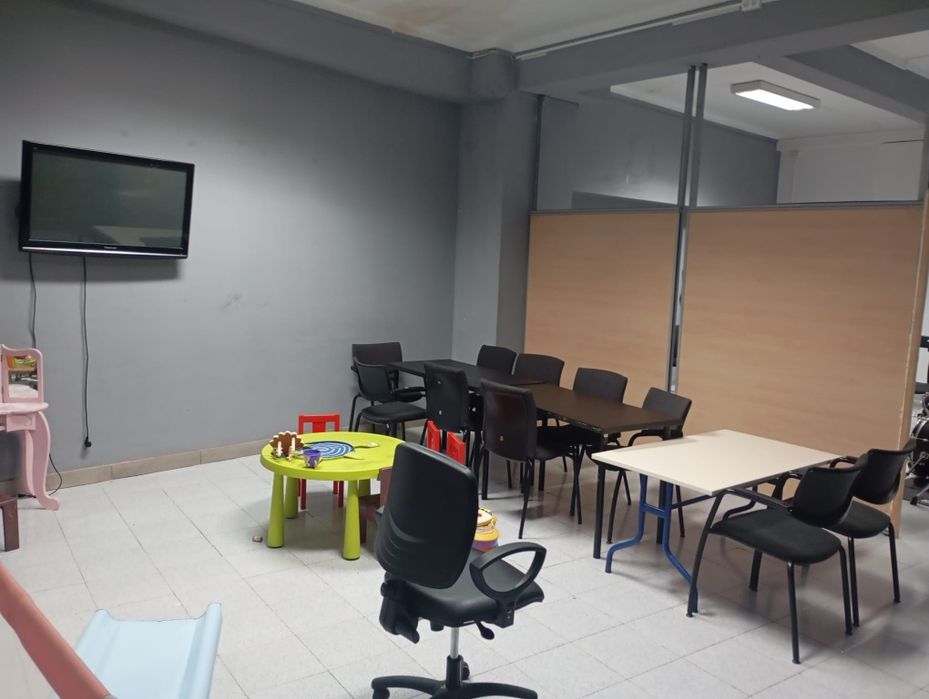 Salas para arrendar em espaço comercial