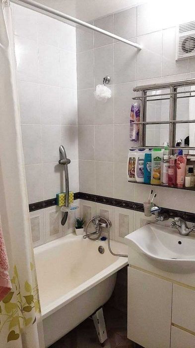 Продаж 3-к квартири з ремонтом вул.Г.Кондратьєва, р-н СНАУ