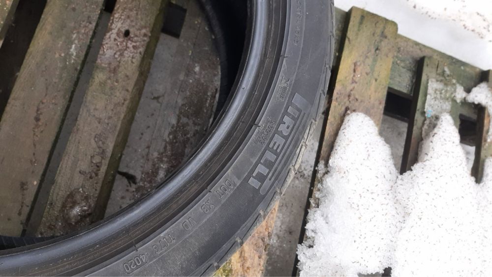 Шини Pirelli Cinturato P7 245/40 R18, в наявності 3 шт