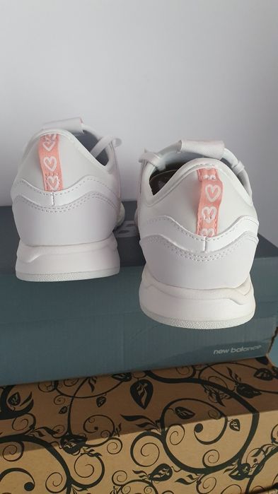 Sneakersy nowe damskie sportowe New Balance w rozmiarze 37.5