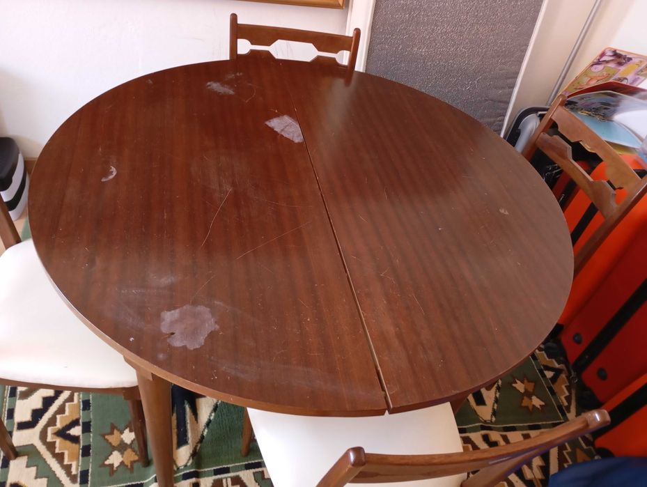 Mesa e  6 cadeiras