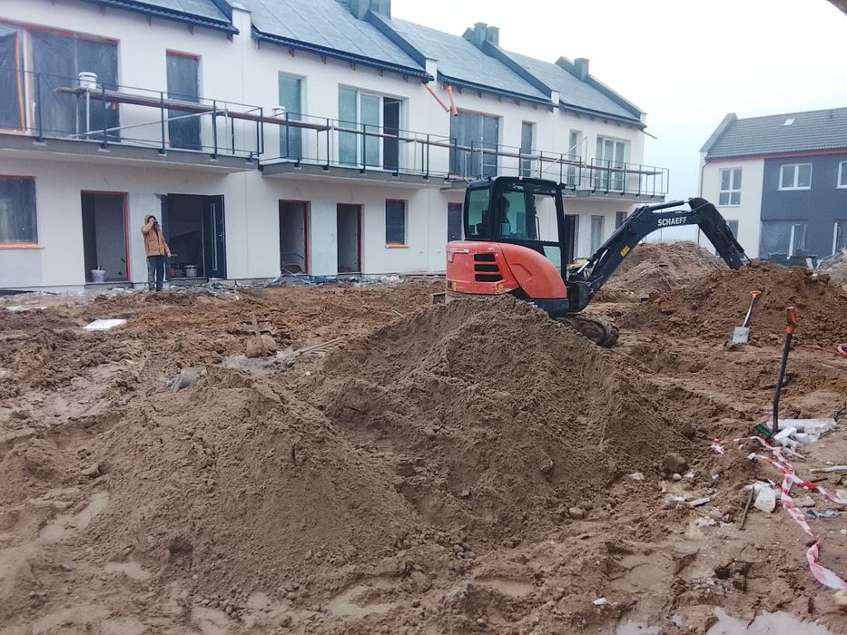 Pracę ziemne , usługi koparką, minikoparką oraz ładowarkami.