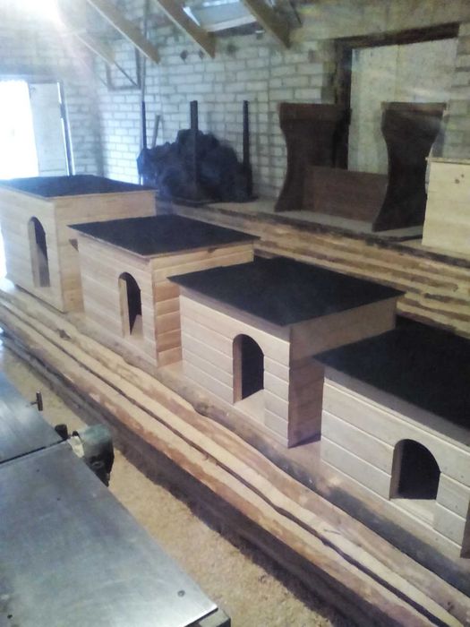 Собача будка /дерево/