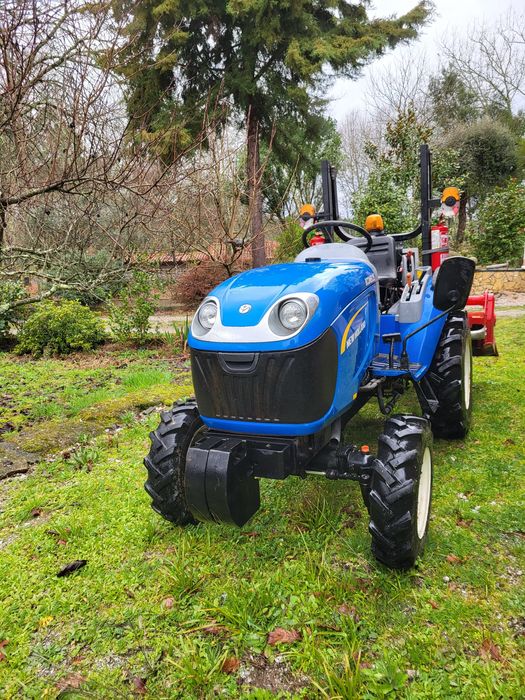 Trator com alfaias NOVO