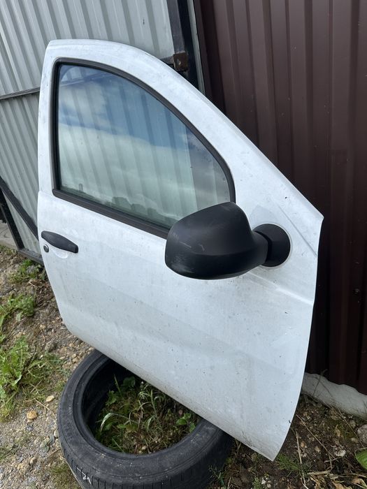 Дверка права дачіа сандеро Dacia